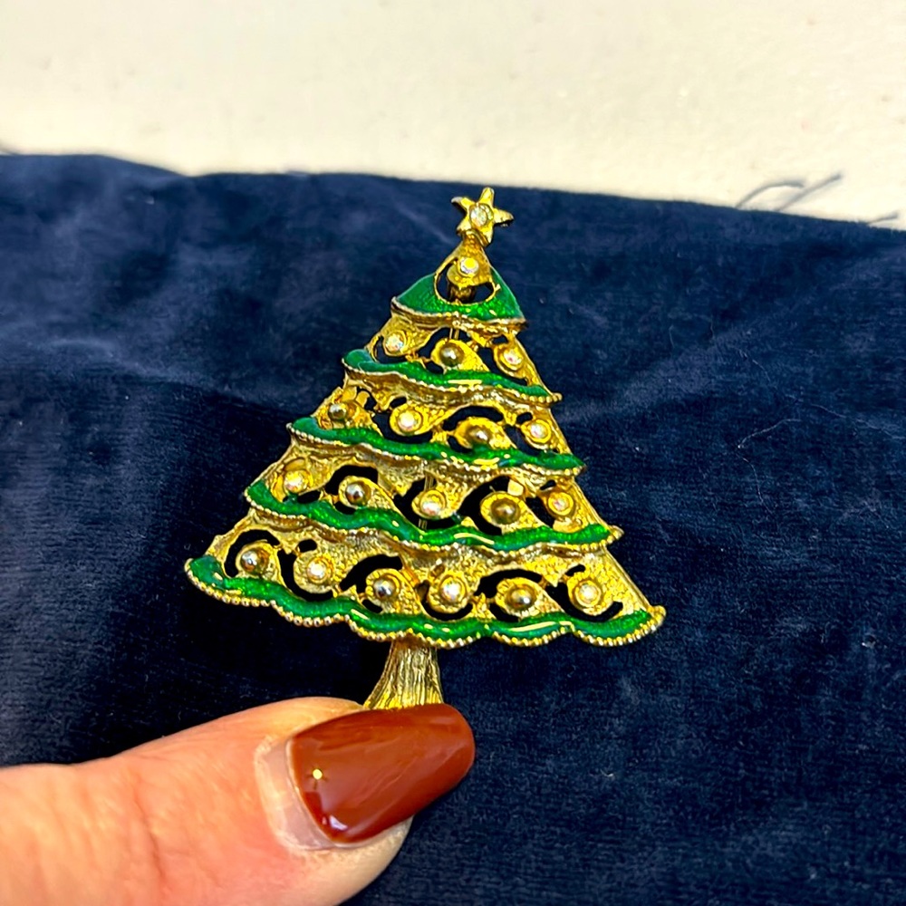 Christmas tree pin